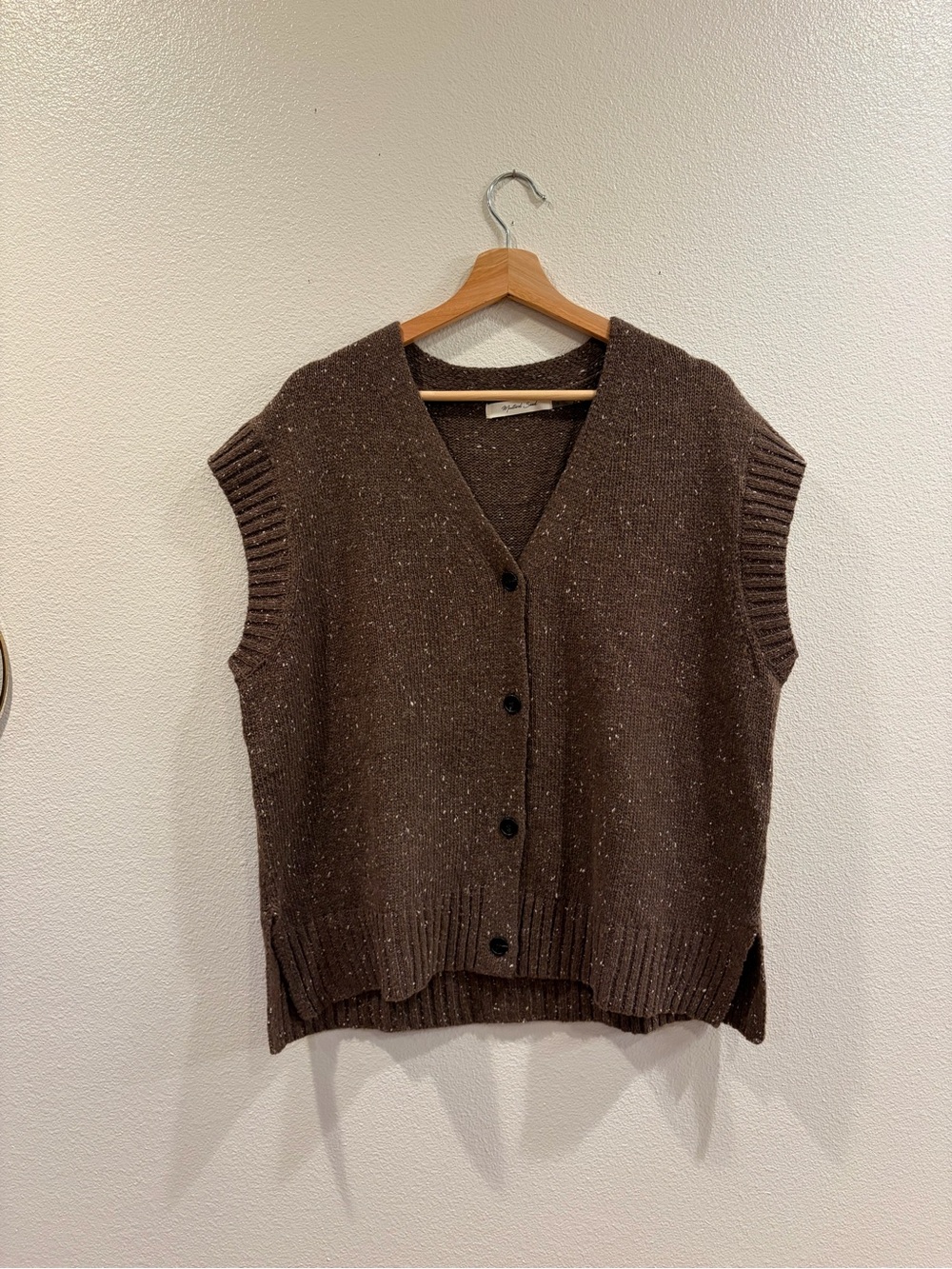 5/$26 NWOT Brown Speckled OversizedButton-Front Knit Vest - Women